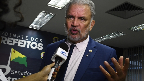 Senador Petecão anuncia recursos de R$ 384 mil para transporte de produtos em Feijó